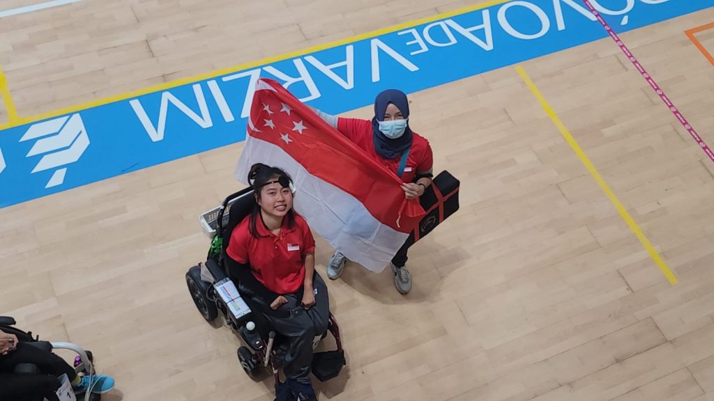Jeralyn Tan Yee Ting (left) with coach and competition partner, Yurnita Omar (right